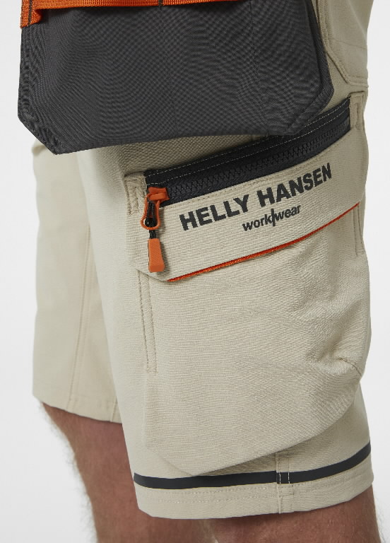 Service shorts with hanging puckets Kesnington, beige/black C44 4.