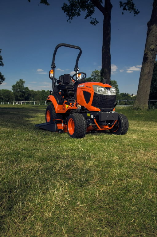 Traktor BX261 turvaraamiga, Kubota