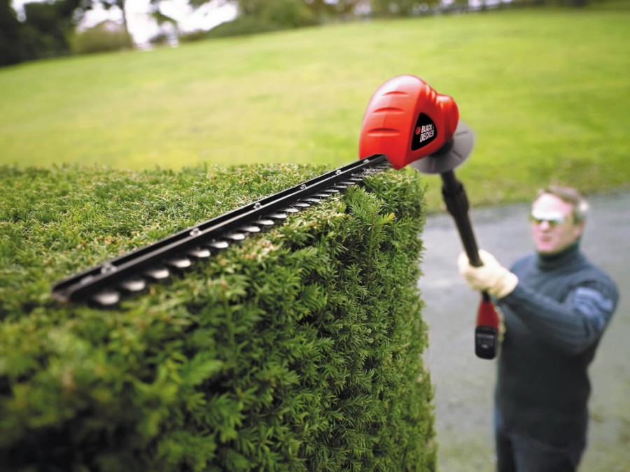Cordless pole hedge trimmer GTC1843L20 / 18 V / 2 Ah / 43 cm, Black