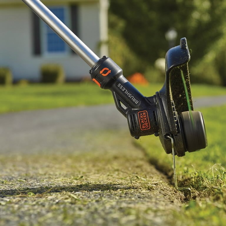 Cordless trimmer STB3620L / 36 V / 2 Ah / 33 cm / brushless, Black