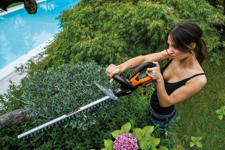 worx cordless hedge trimmer