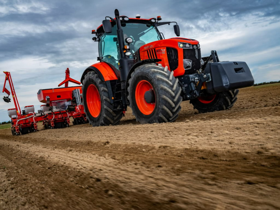Tractor  M7133 KVT, Kubota