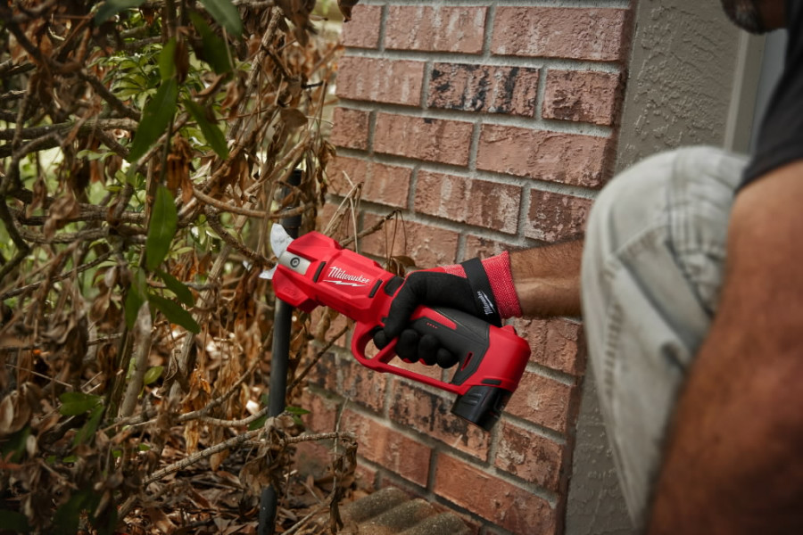 Milwaukee M12 Brushless Pruning Shears with Replacement Blade