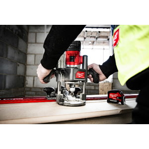 Milwaukee M18 FR12KIT-0P Kit Fresatrice 12mm 18V senza batteria + Base  affondamento - 4933493305