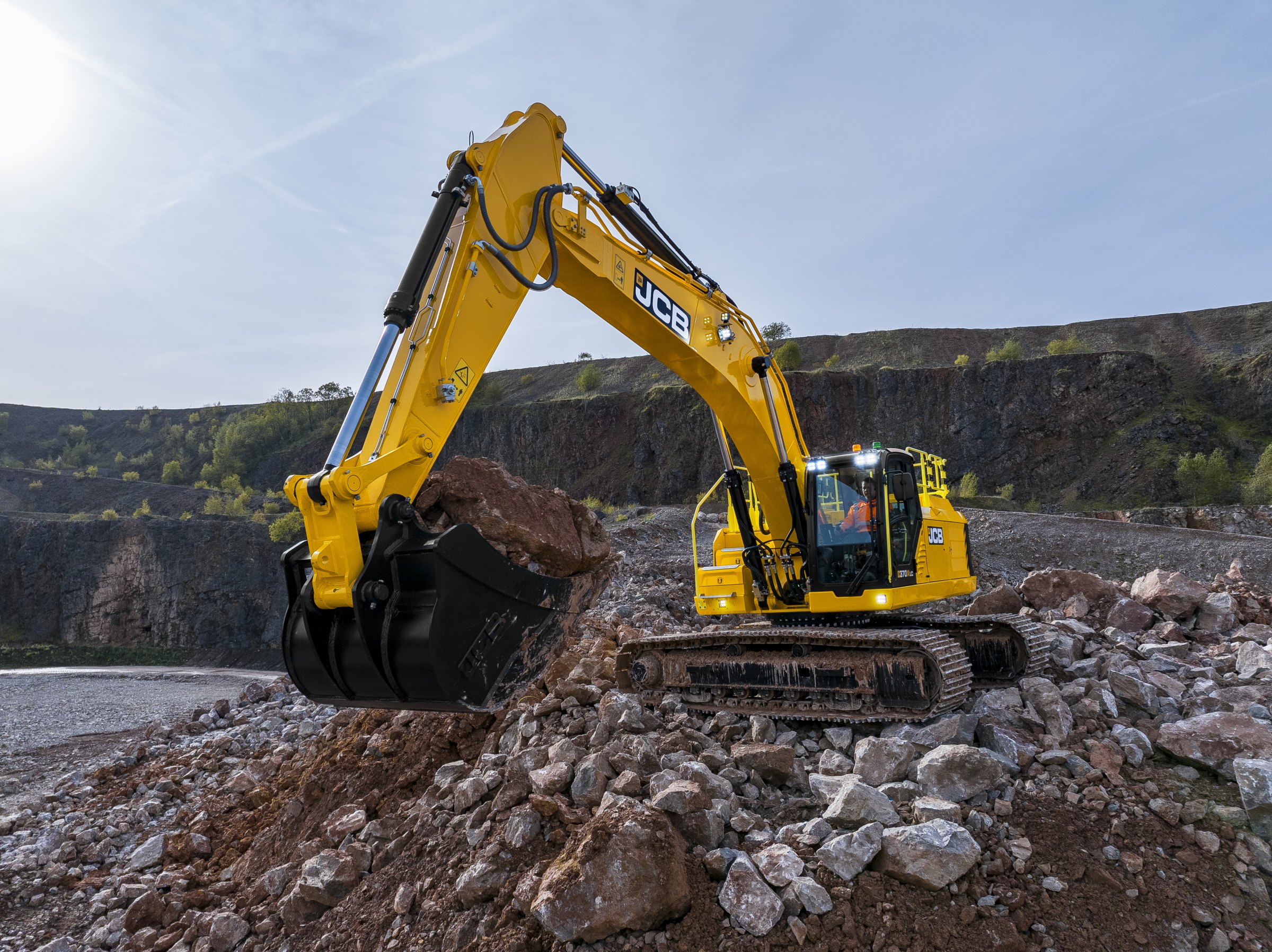 JCB laiž klajā vislielāko X sērijas kāpurķēžu ekskavatoru 370X