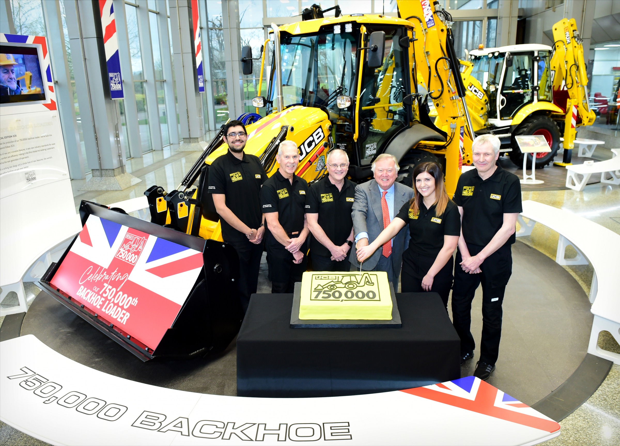 No JCB ražošanas līnijas nobrauc jau 750 000. ekskavators – iekrāvējs
