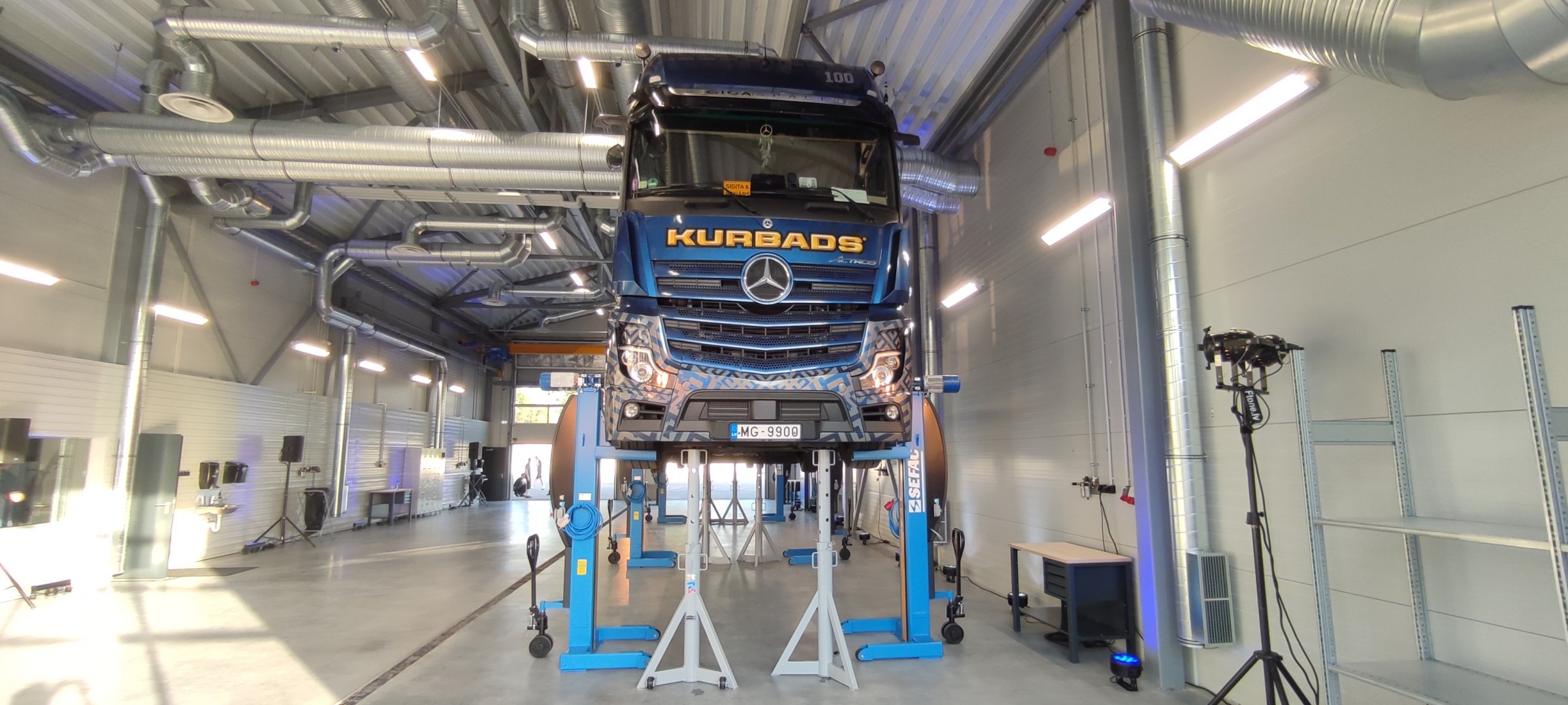 Stokker aprīko jauno Kurbads kravas autoservisu ar mūsdienīgām servisa iekārtām