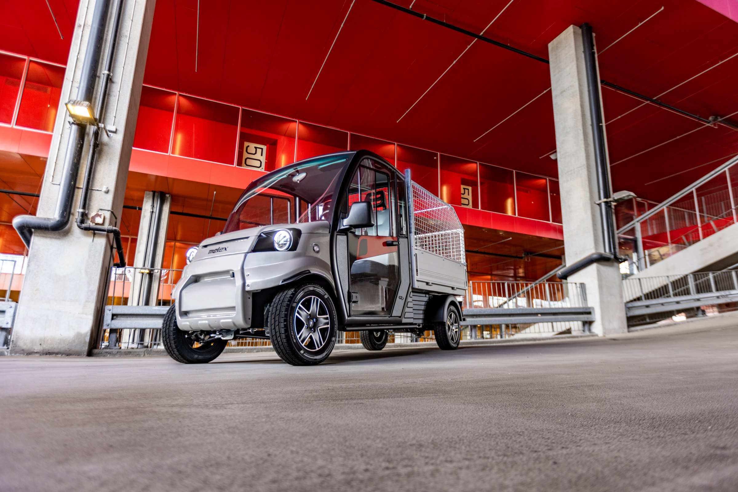 Baltijas tirgū turpmāk būs pieejami komunālie elektromobiļi