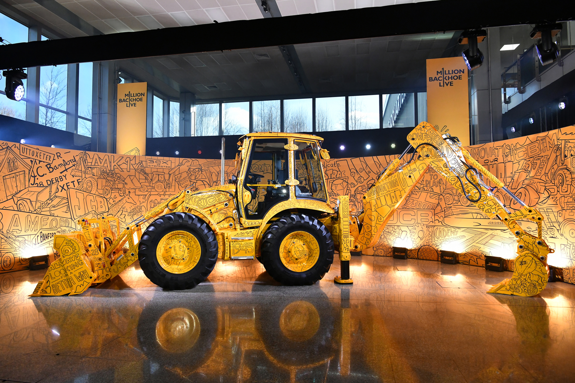 JCB uzbūvējis jau miljonu universālo ekskavatoru-iekrāvēju