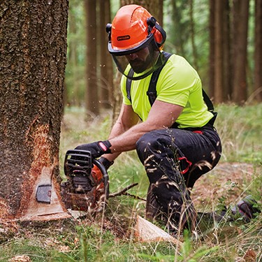 Darba apavi un apģērbs mežstrādniekiem