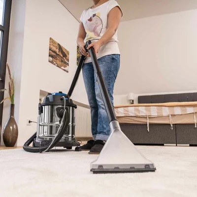 Puhdistuslaitteet ja puhdistustarvikkeet