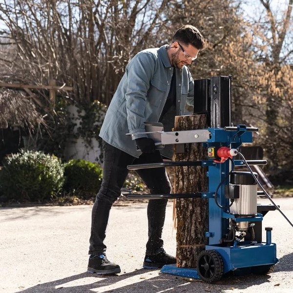 Metsurin koneet, työkalut, tarvikkeet ja metsänhoitovälineet