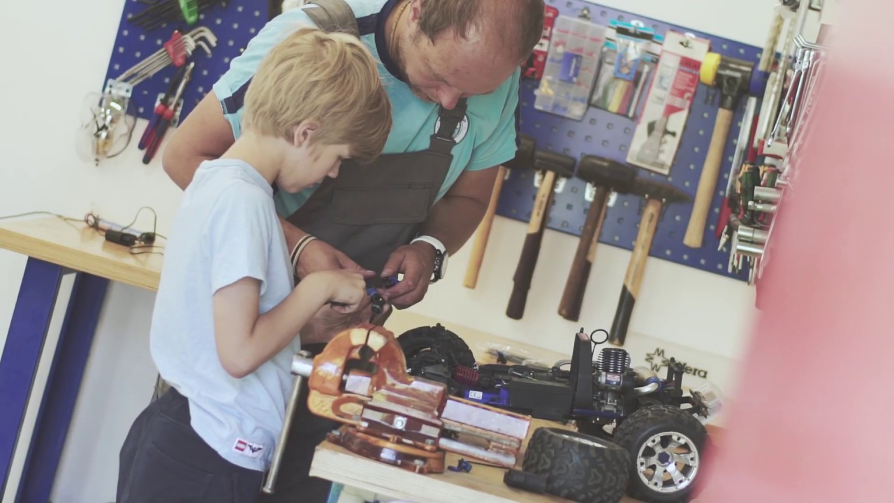 Stokker - Experience.Solutions.Reliability